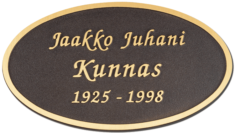 Valettu laatta kohokirjaimin n:o 1